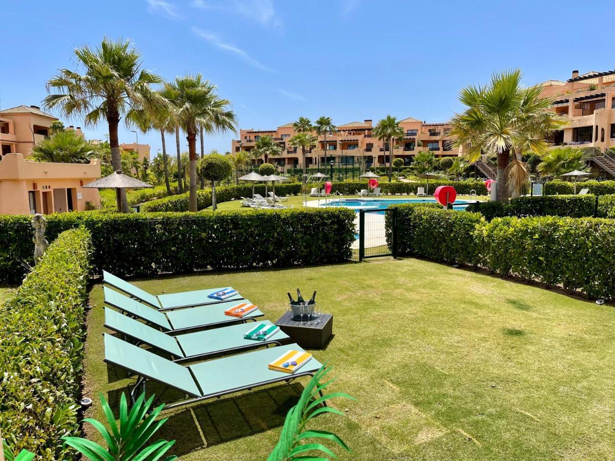 Casares Beach Golf Apartment With Private Garden Direct Pool Access エクステリア 写真