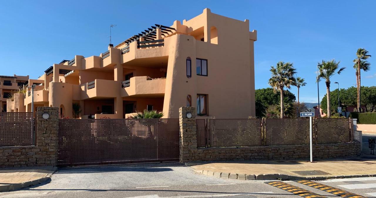 Casares Beach Golf Apartment With Private Garden Direct Pool Access エクステリア 写真